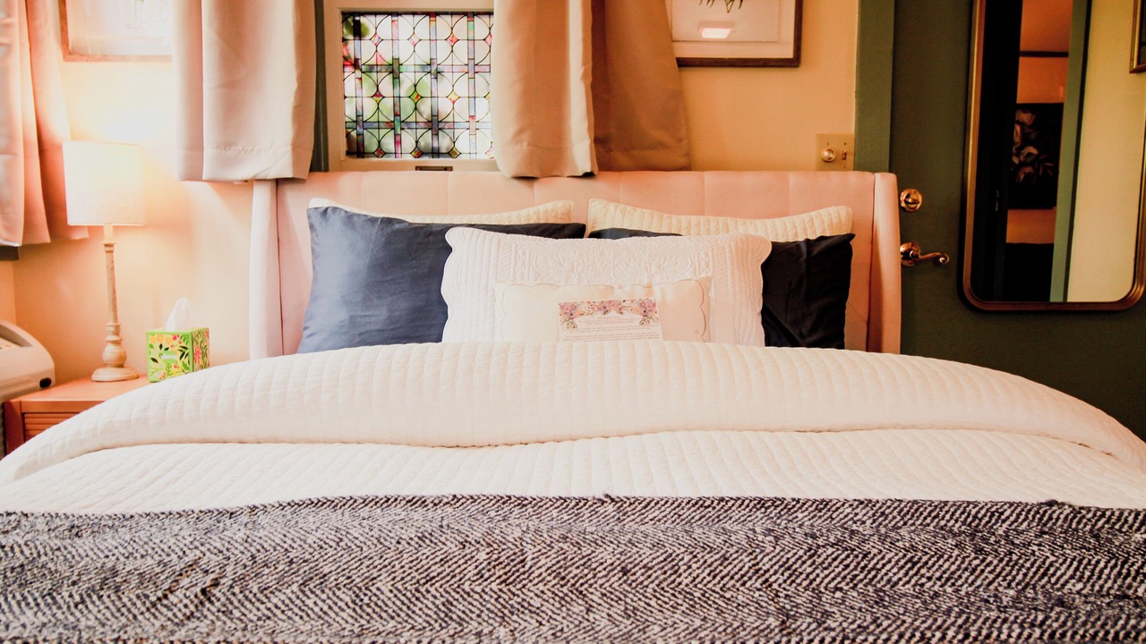 Photo of Bedroom in Eureka Springs Historic District
