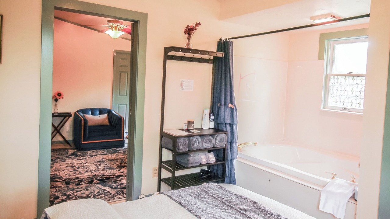 Photo of Bedroom in Eureka Springs Historic District