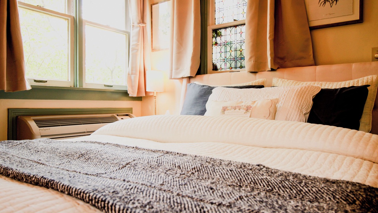 Photo of Bedroom in Eureka Springs Historic District