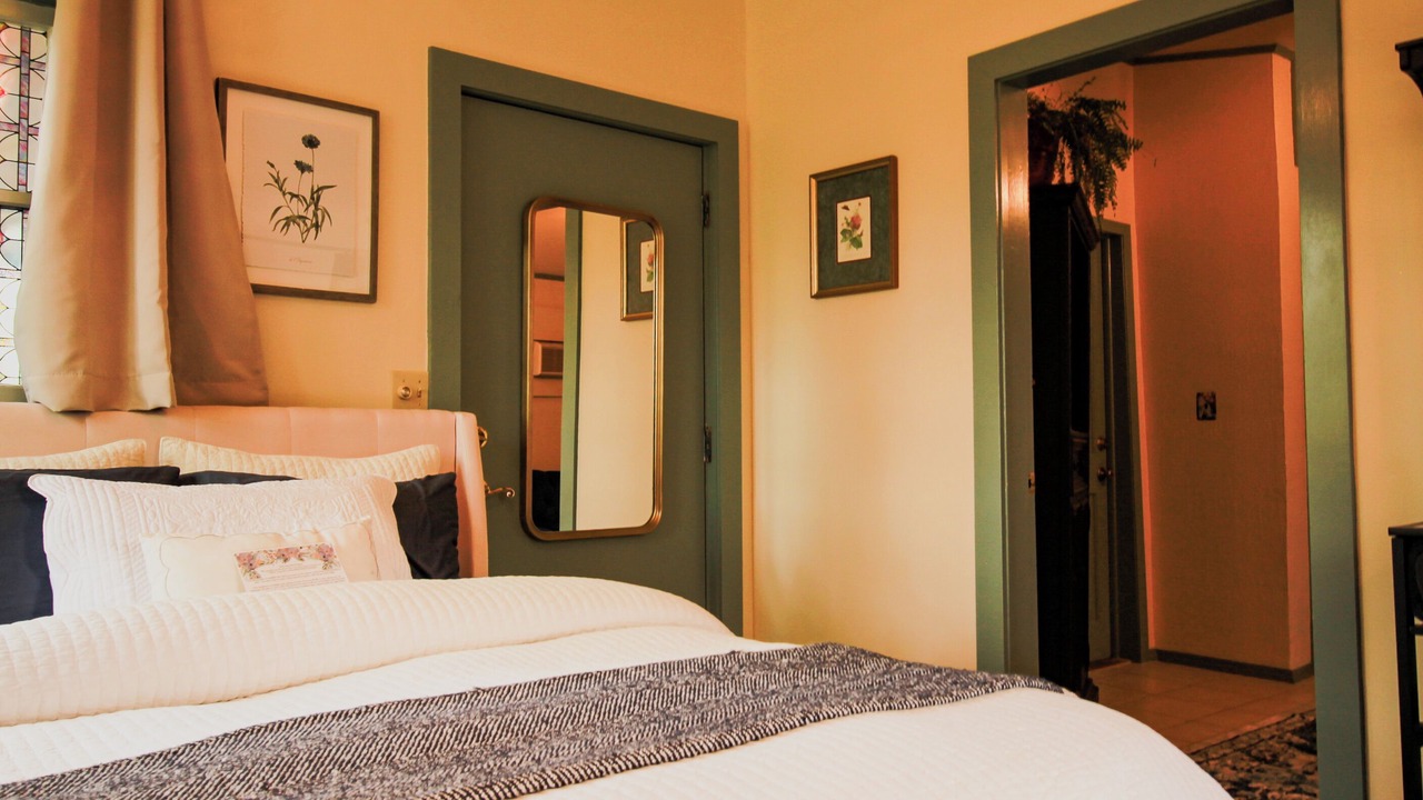 Photo of Bedroom in Eureka Springs Historic District