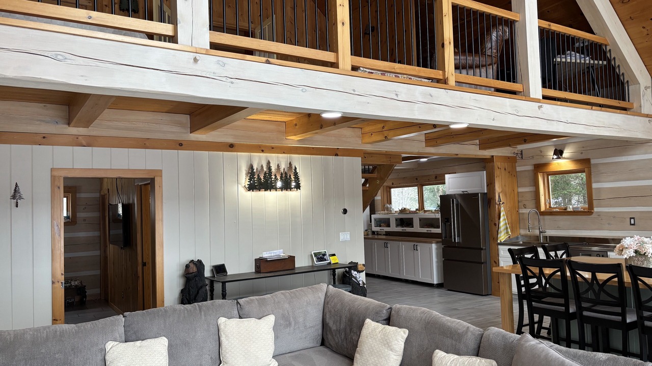 Photo of Livingroom in Echo Bay