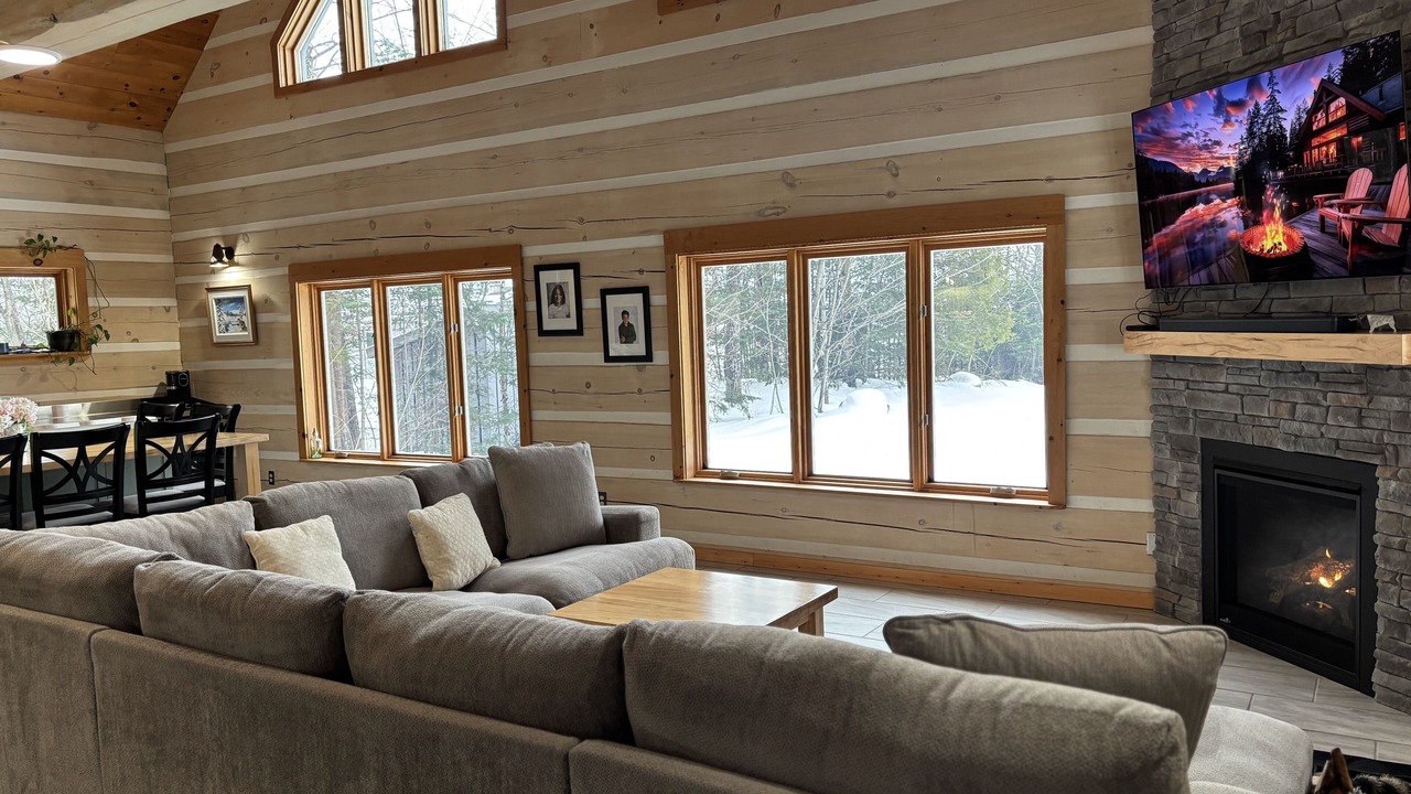 Photo of Livingroom in Echo Bay