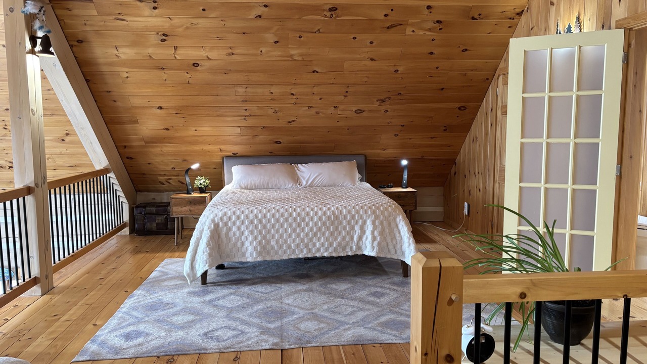 Photo of Bedroom in Echo Bay