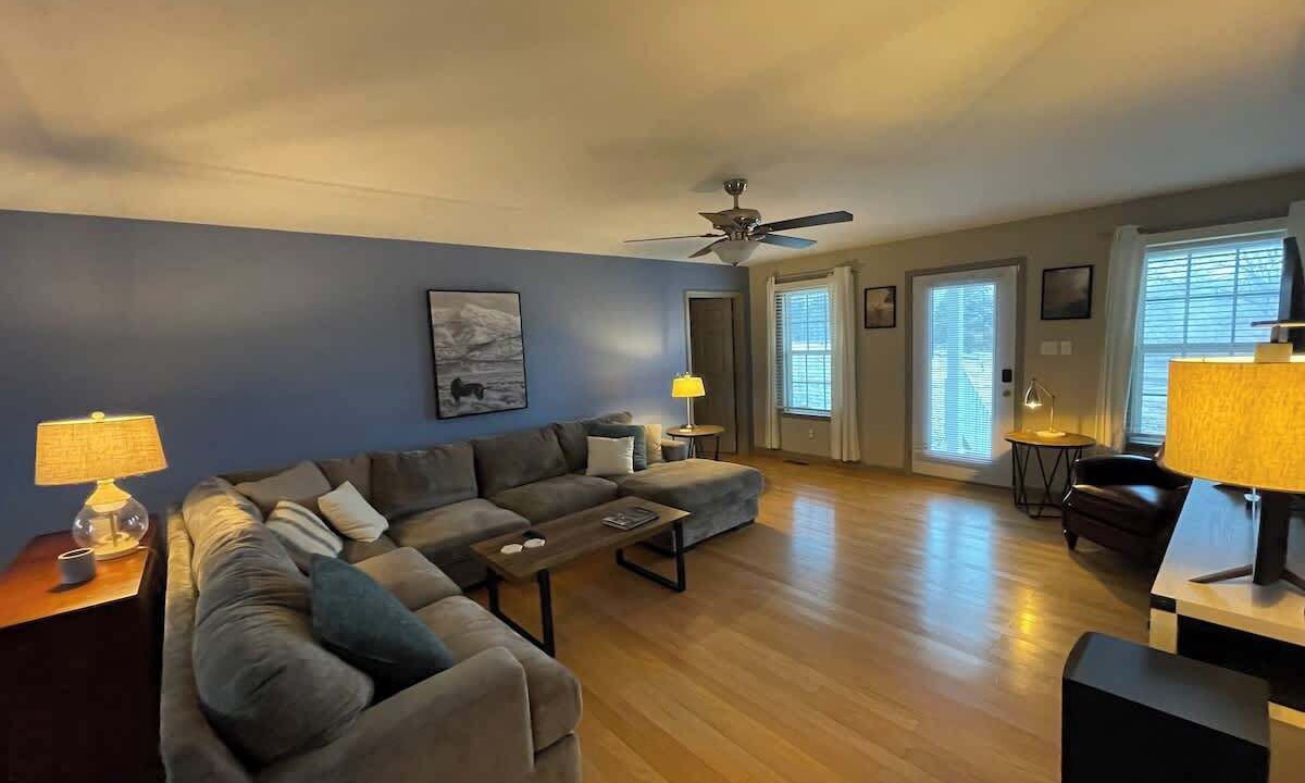 Photo of Livingroom in McEwen
