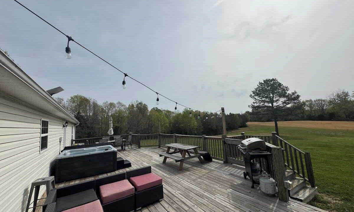 Photo of Outdoor in McEwen