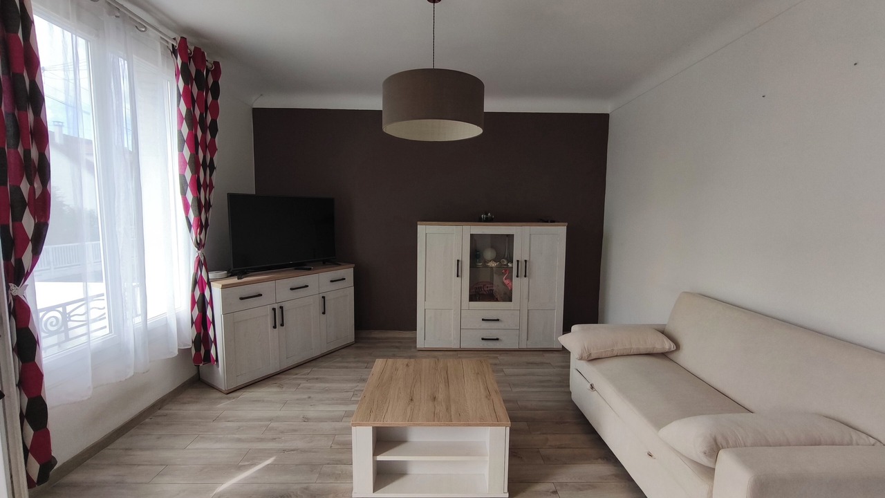 Photo of Livingroom in Sainte-Genevieve-des-Bois
