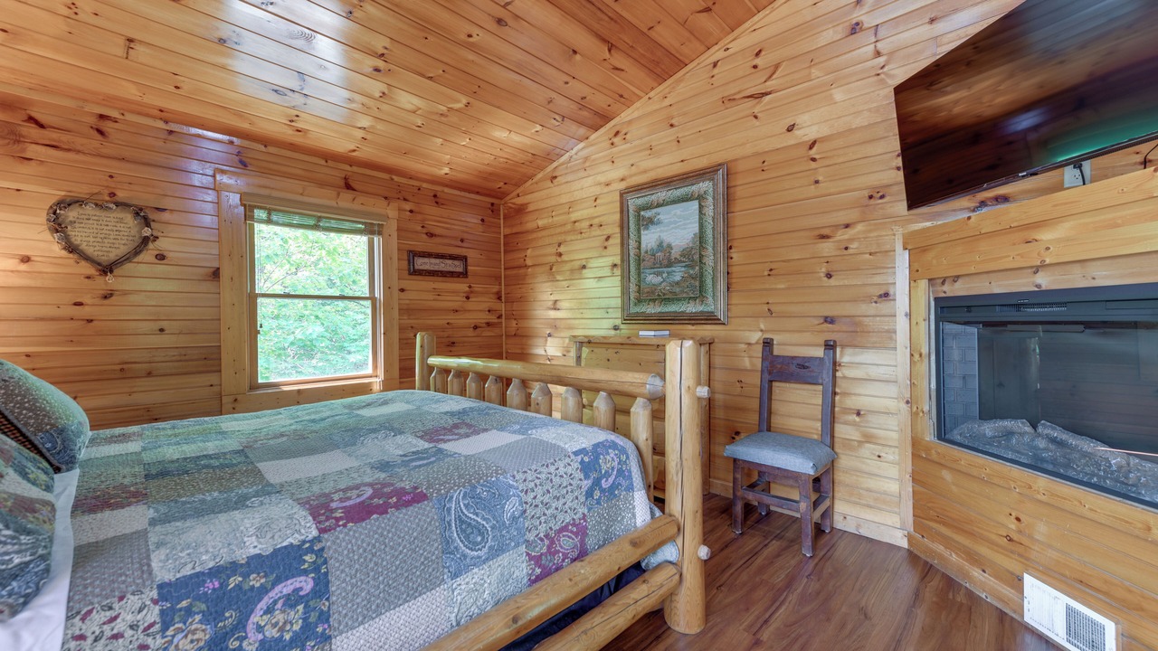 Photo of Bedroom in Hemlock Hills