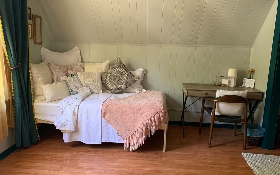Photo of Bedroom in Eureka Springs Historic District