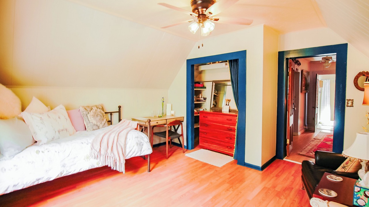 Photo of Bedroom in Eureka Springs Historic District