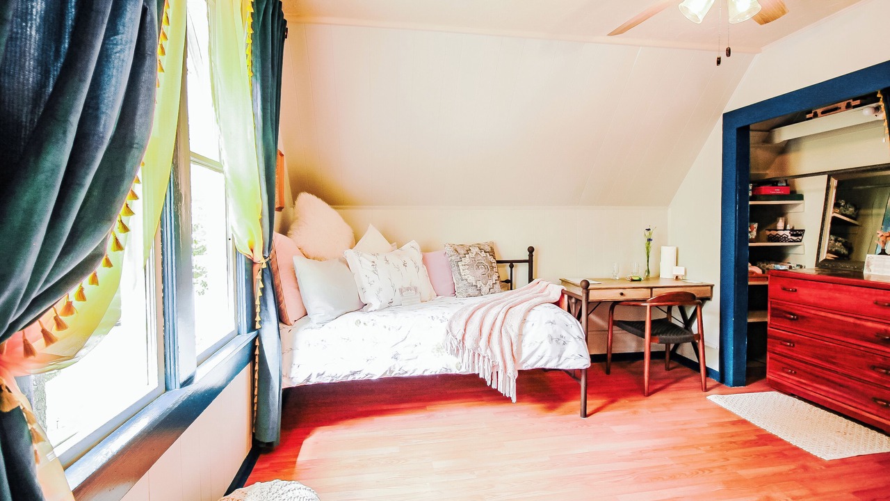 Photo of Bedroom in Eureka Springs Historic District