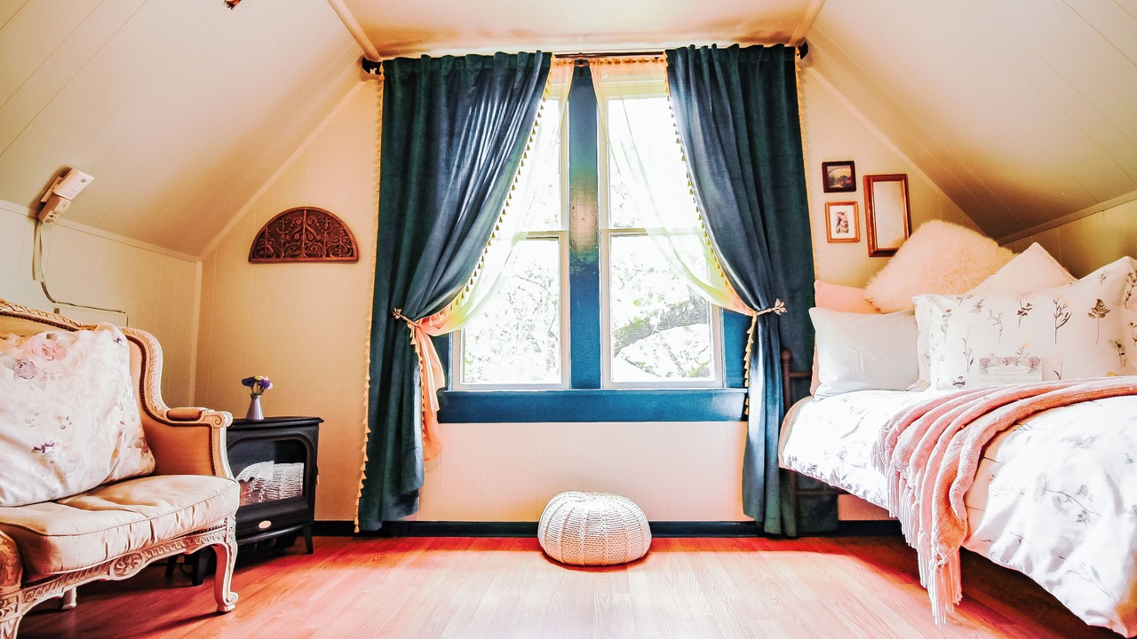 Photo of Bedroom in Eureka Springs Historic District