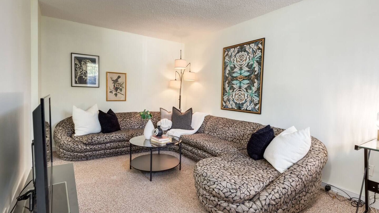 Photo of Livingroom in Crescent Heights