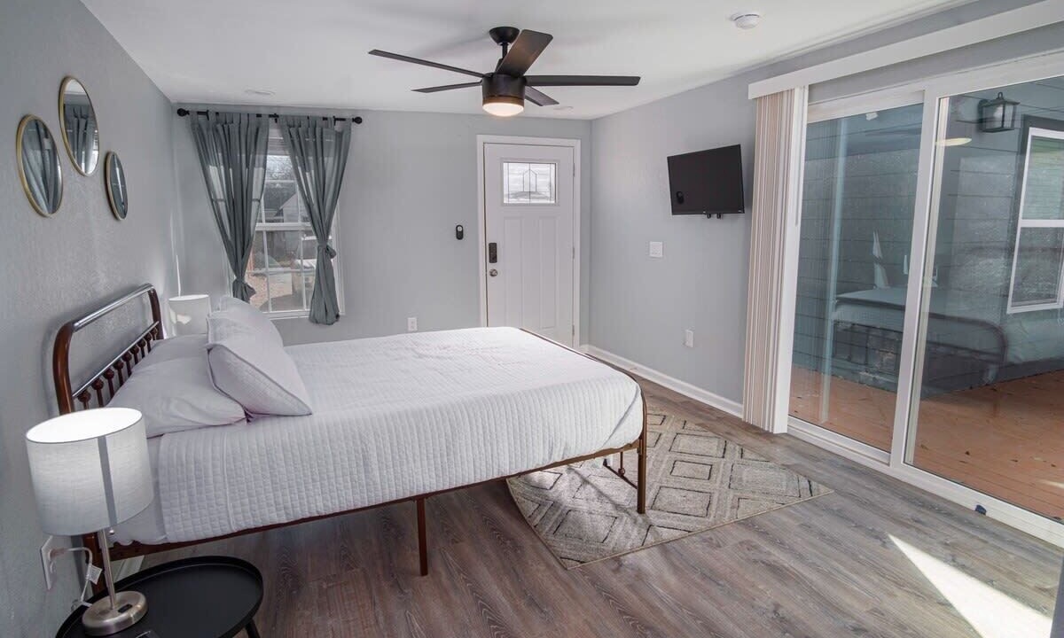 Photo of Bedroom in Historic Garderns