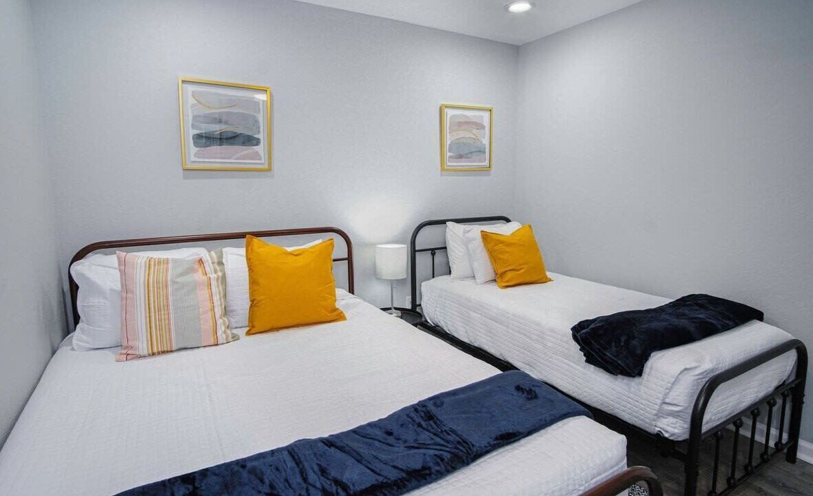 Photo of Bedroom in Historic Garderns