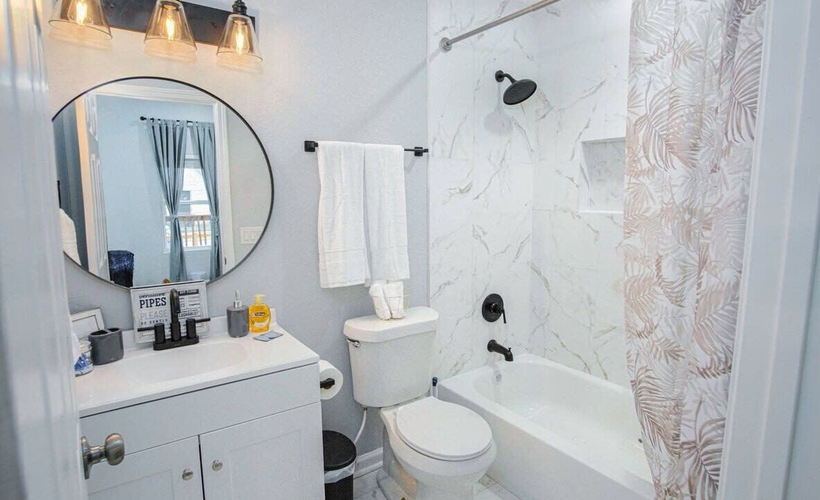 Photo of Bathroom in Historic Garderns