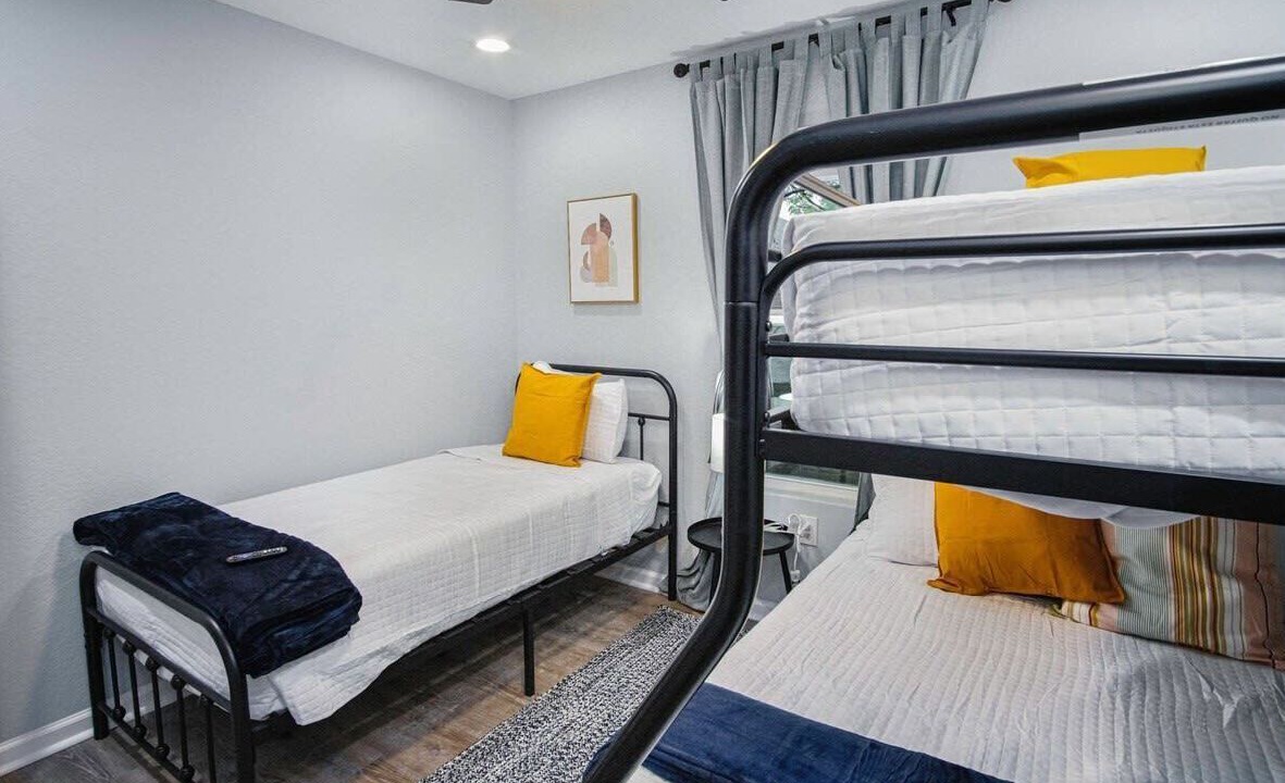 Photo of Bedroom in Historic Garderns