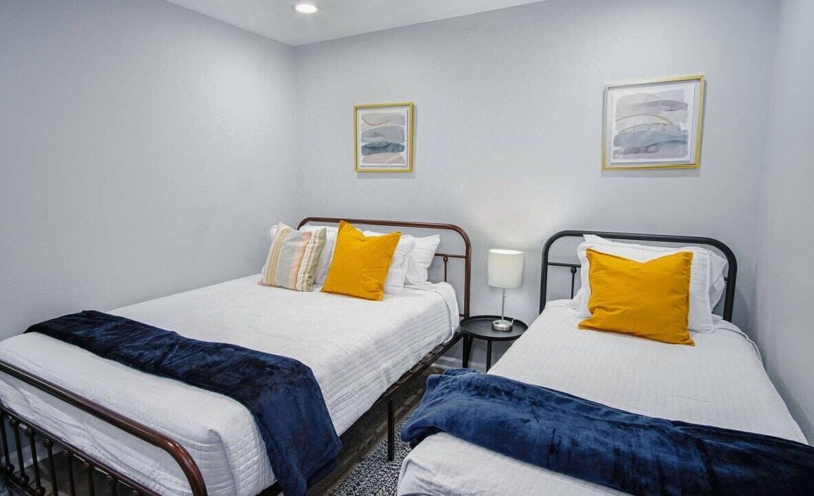 Photo of Bedroom in Historic Garderns