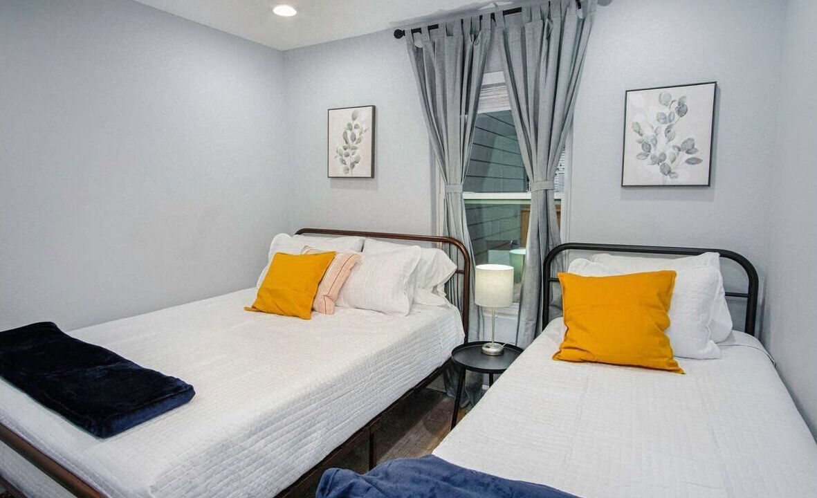 Photo of Bedroom in Historic Garderns