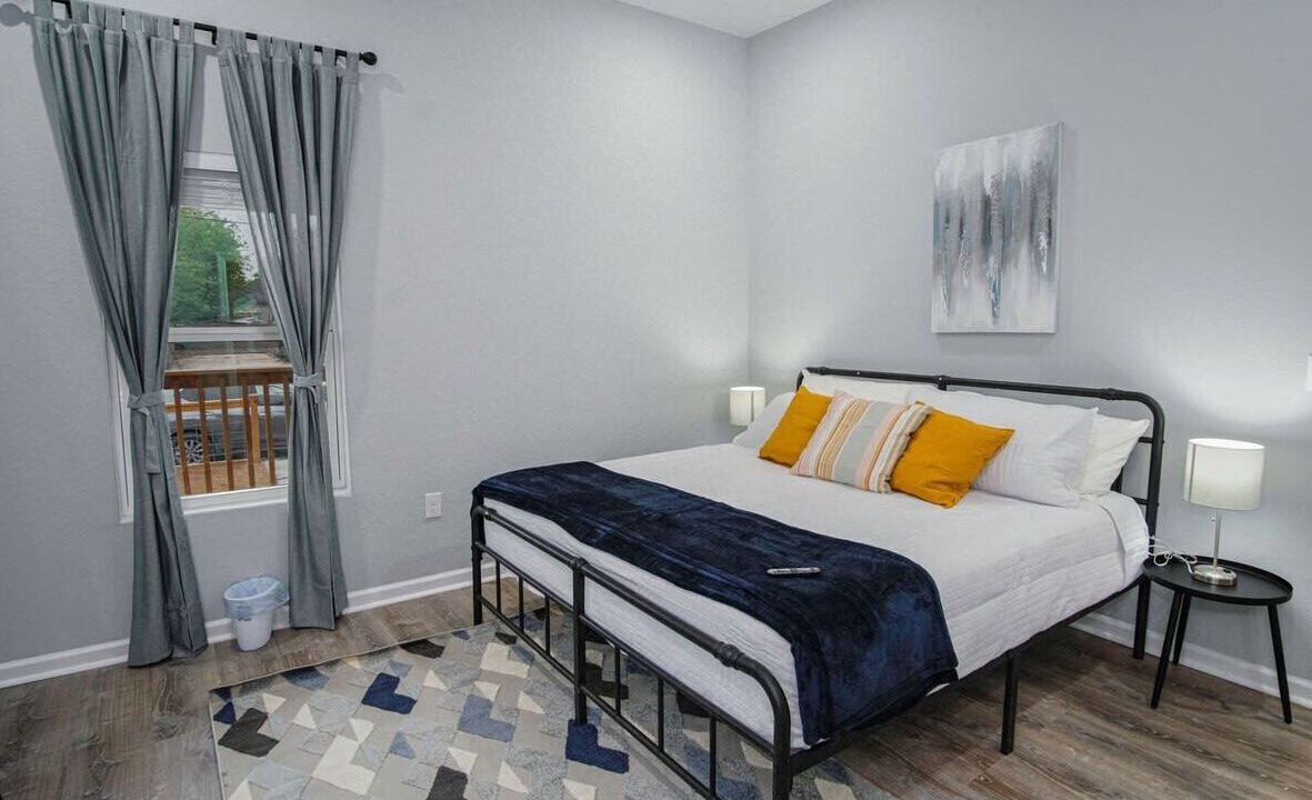 Photo of Bedroom in Historic Garderns