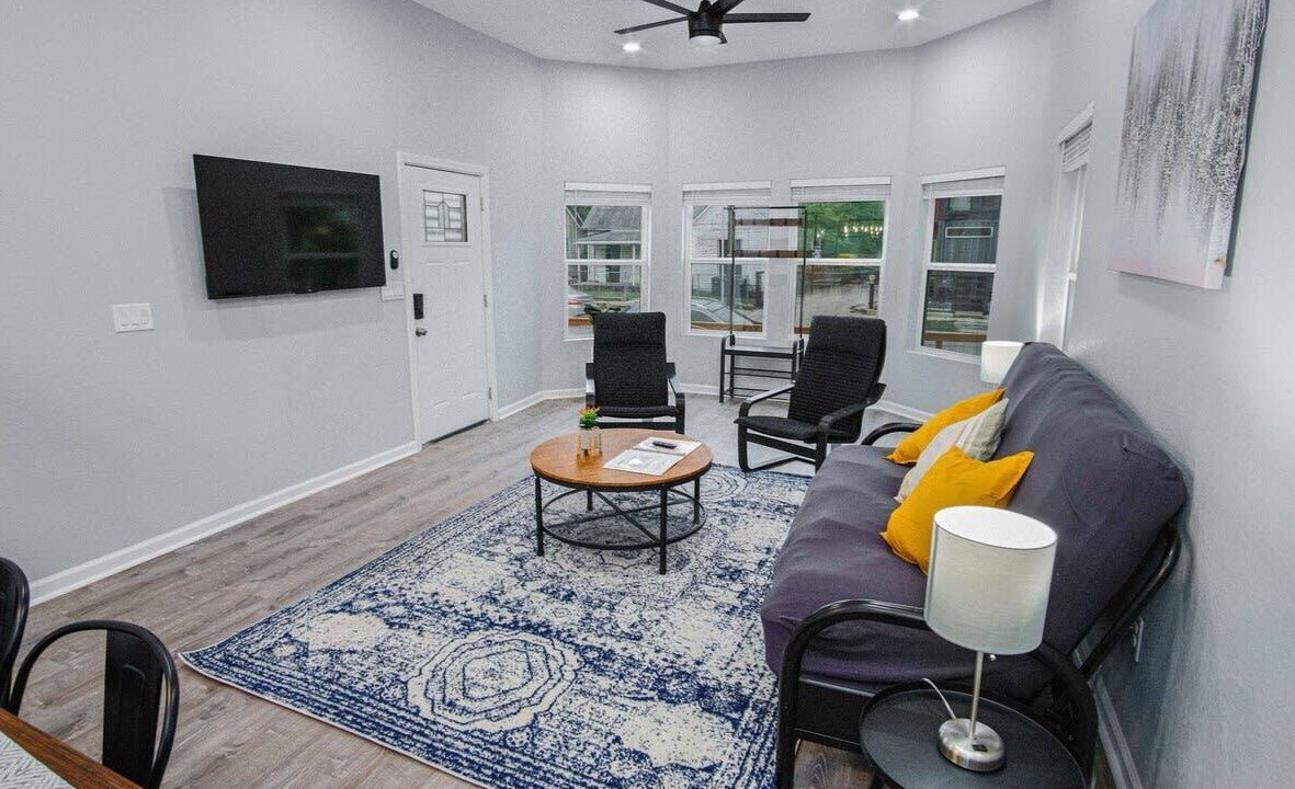 Photo of Livingroom in Historic Garderns
