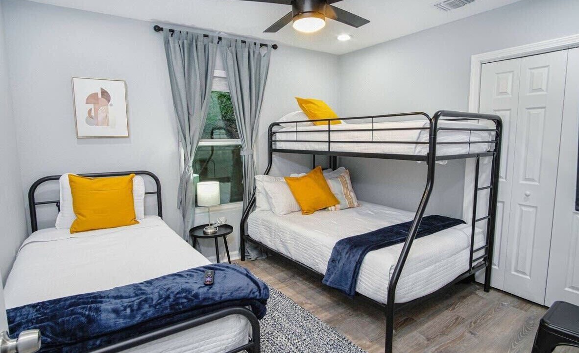 Photo of Bedroom in Historic Garderns
