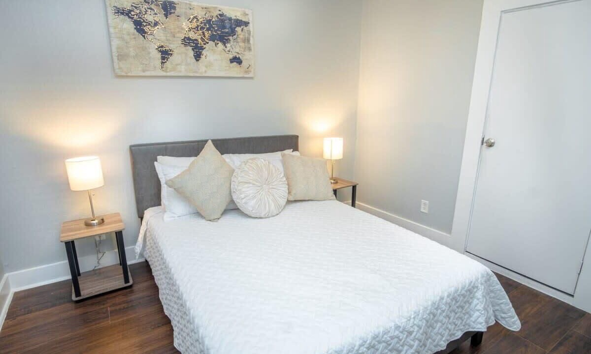 Photo of Bedroom in Five Points
