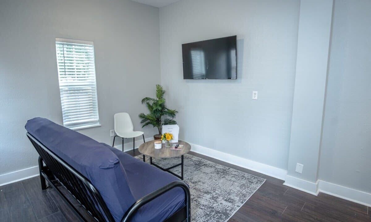 Photo of Livingroom in Five Points