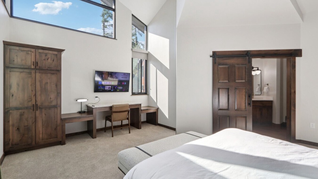 Photo of Bedroom in Lake Delton