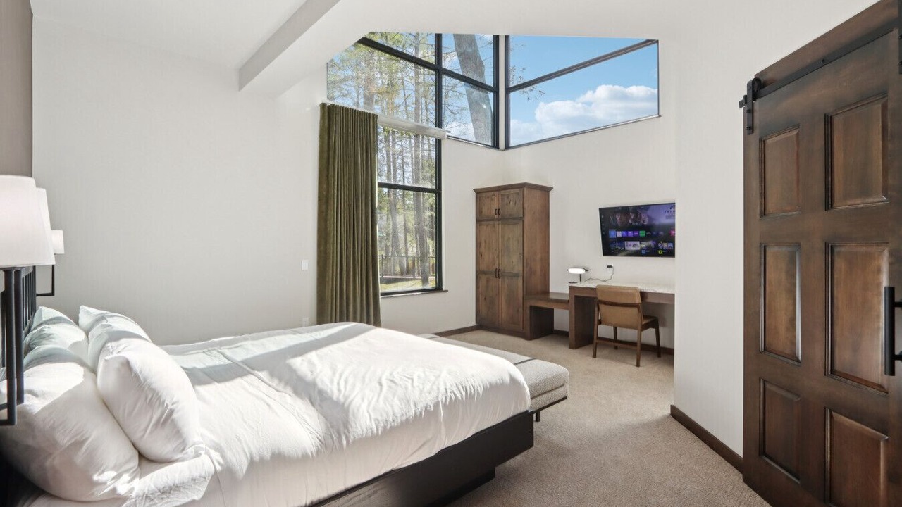 Photo of Bedroom in Lake Delton