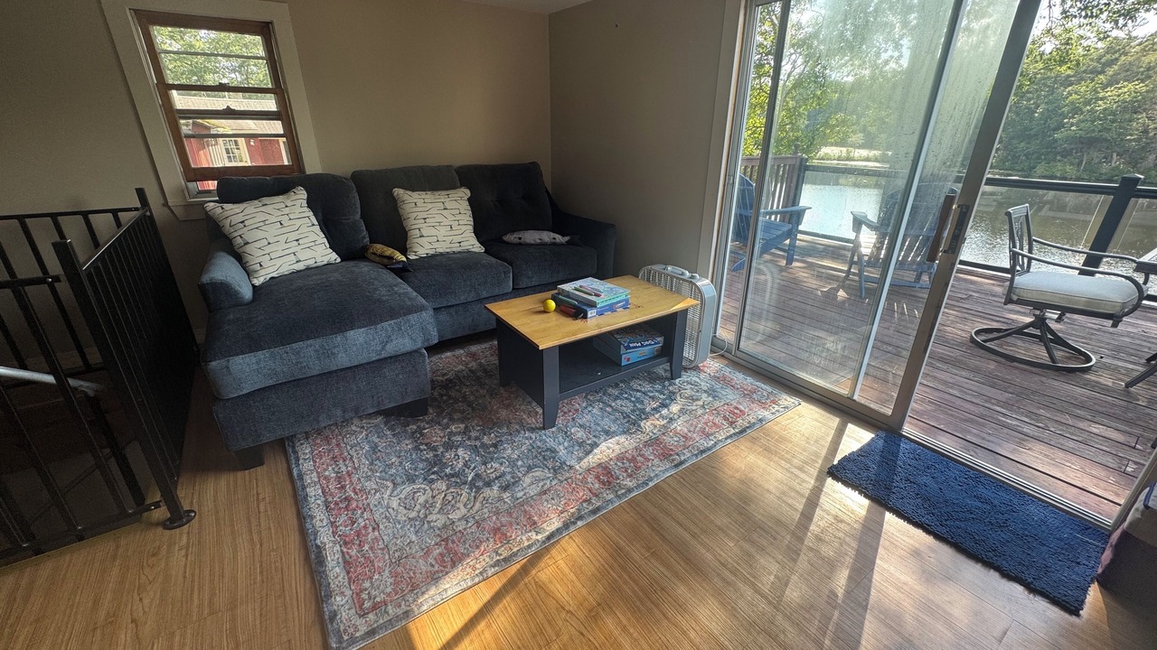 Photo of Livingroom in Charlton