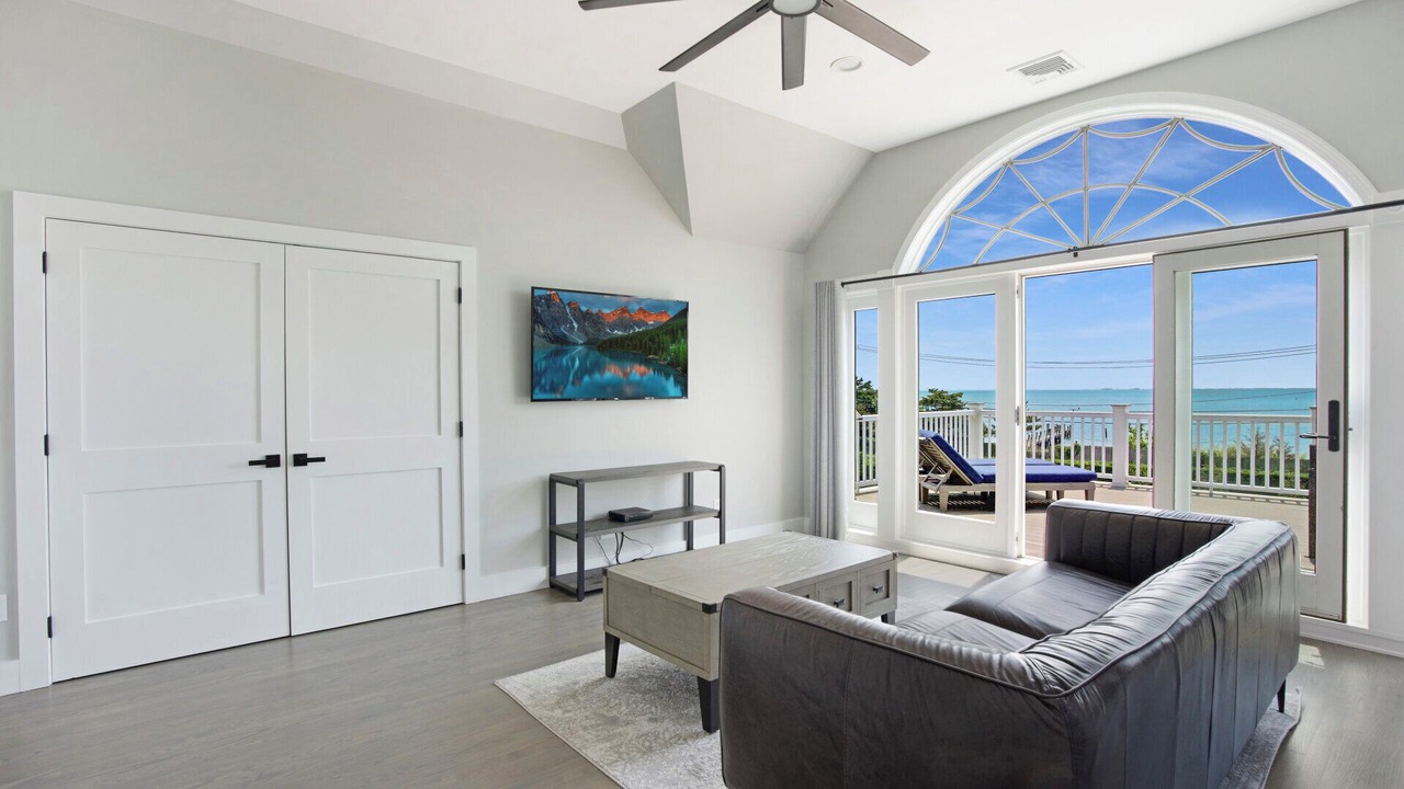 Photo of Livingroom in Hampton Bays