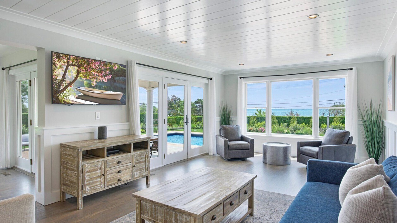 Photo of Livingroom in Hampton Bays