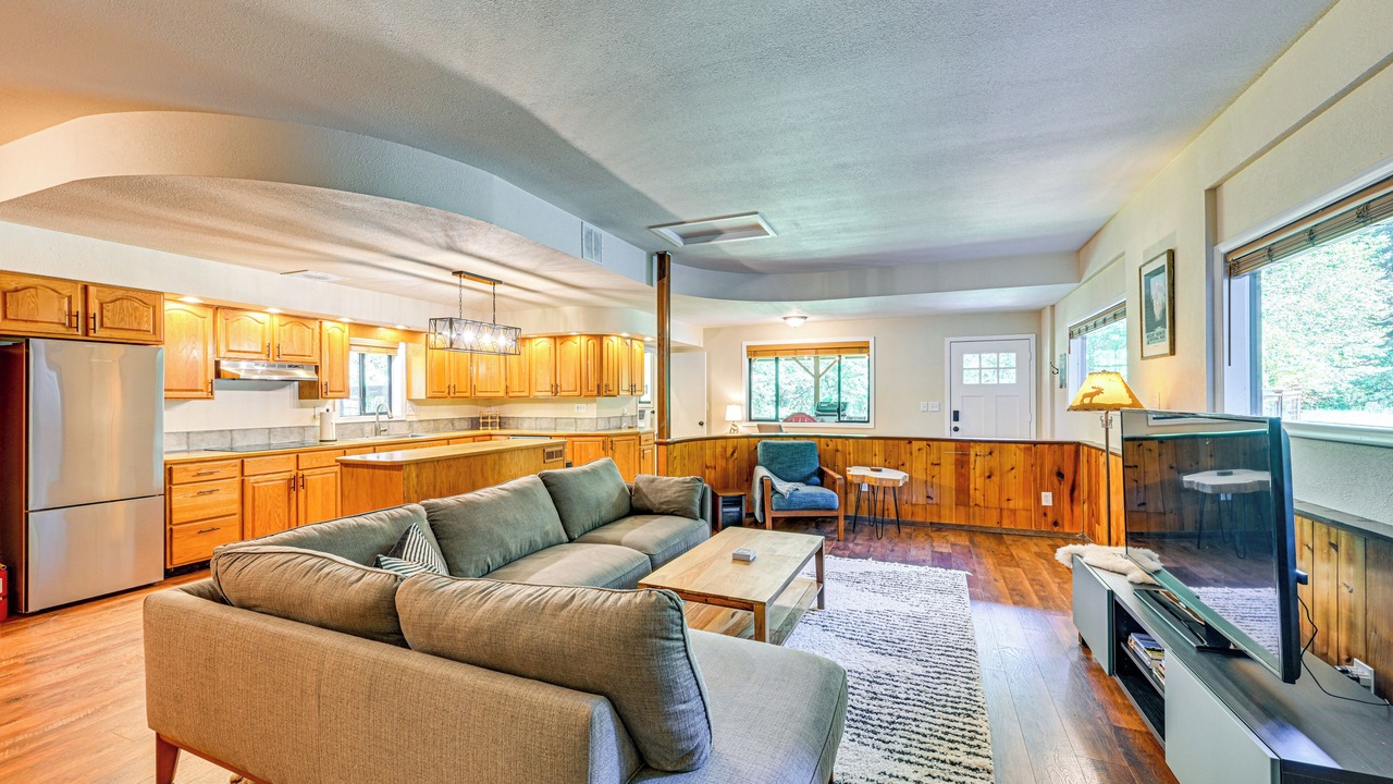 Photo of Livingroom in Paradise Estates