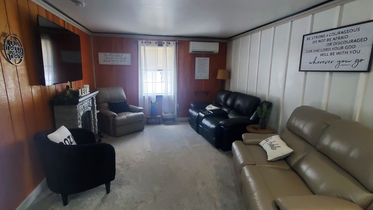 Photo of Livingroom in Pleasant Hall