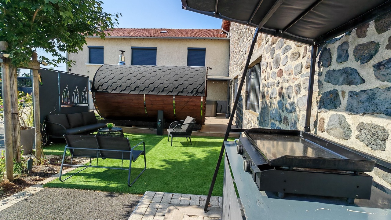 Photo of Patio Balcony in Saint-Jean-Lachalm