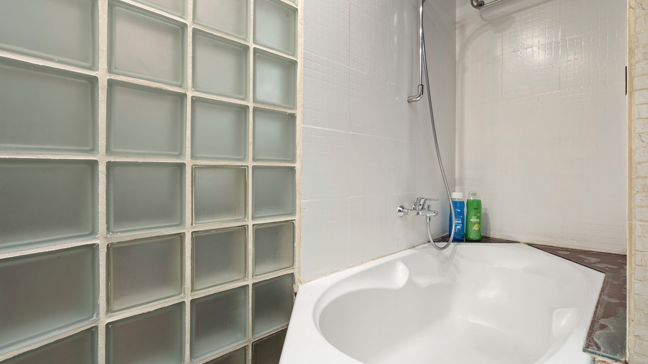 Photo of Bathroom in El Camp de l'Arpa del Clot