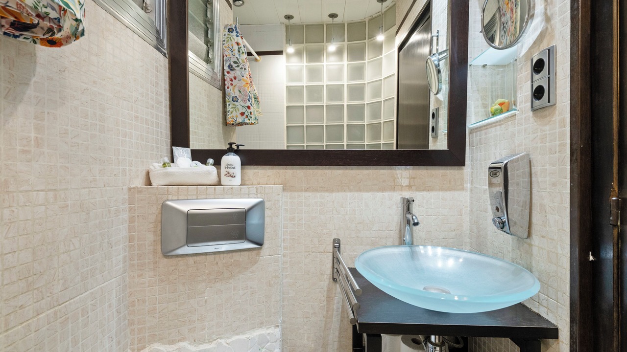 Photo of Bathroom in El Camp de l'Arpa del Clot