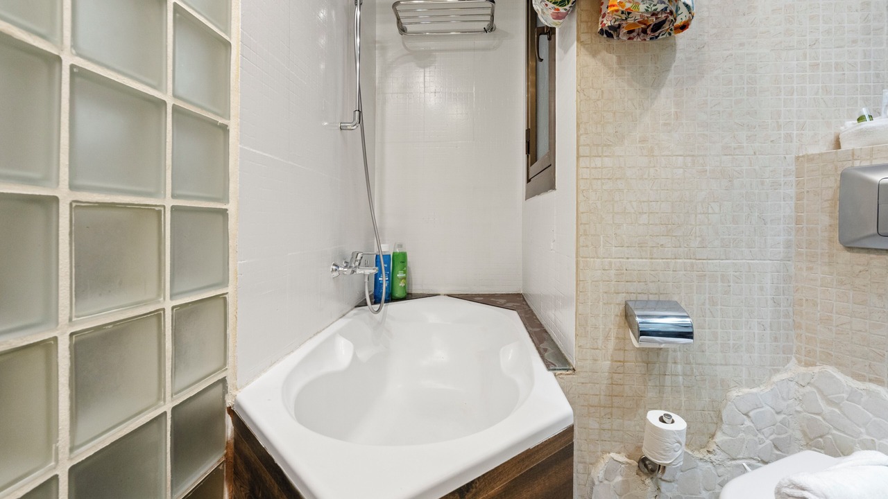 Photo of Bathroom in El Camp de l'Arpa del Clot