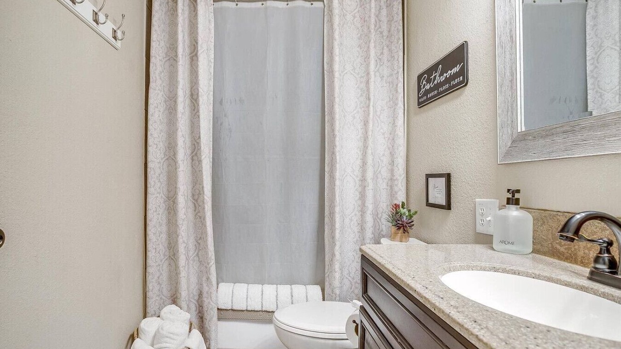 Photo of Bathroom in Laguna Park