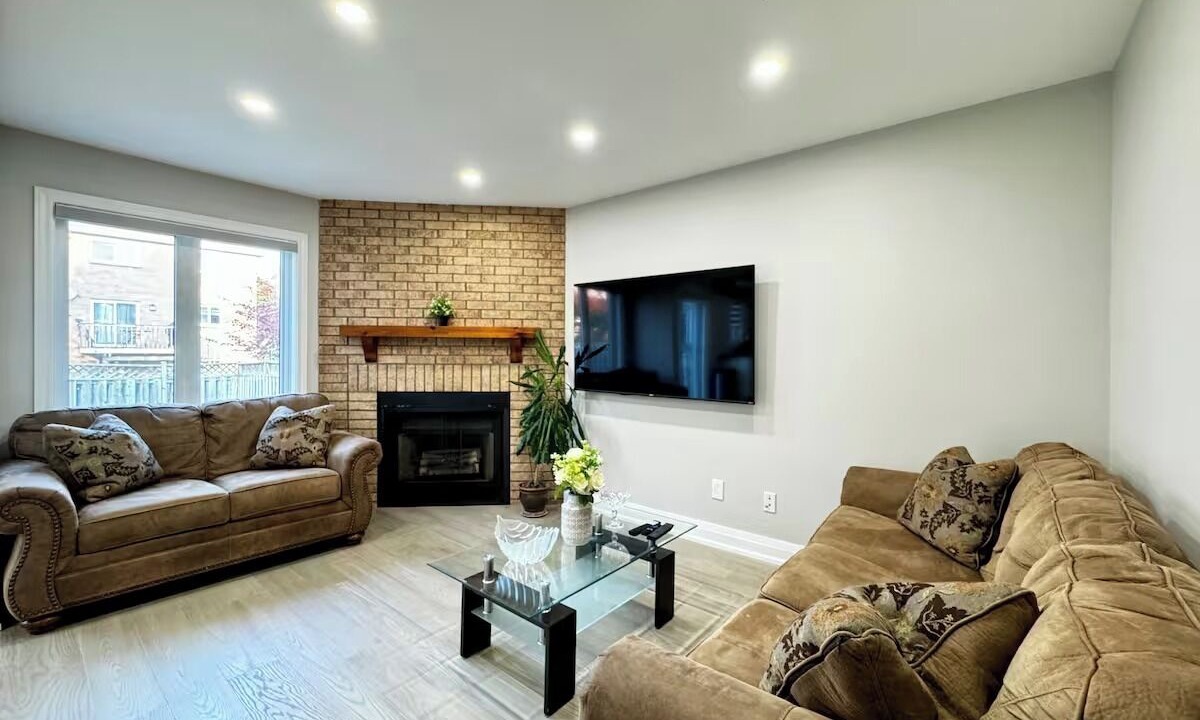 Photo of Livingroom in Ajax