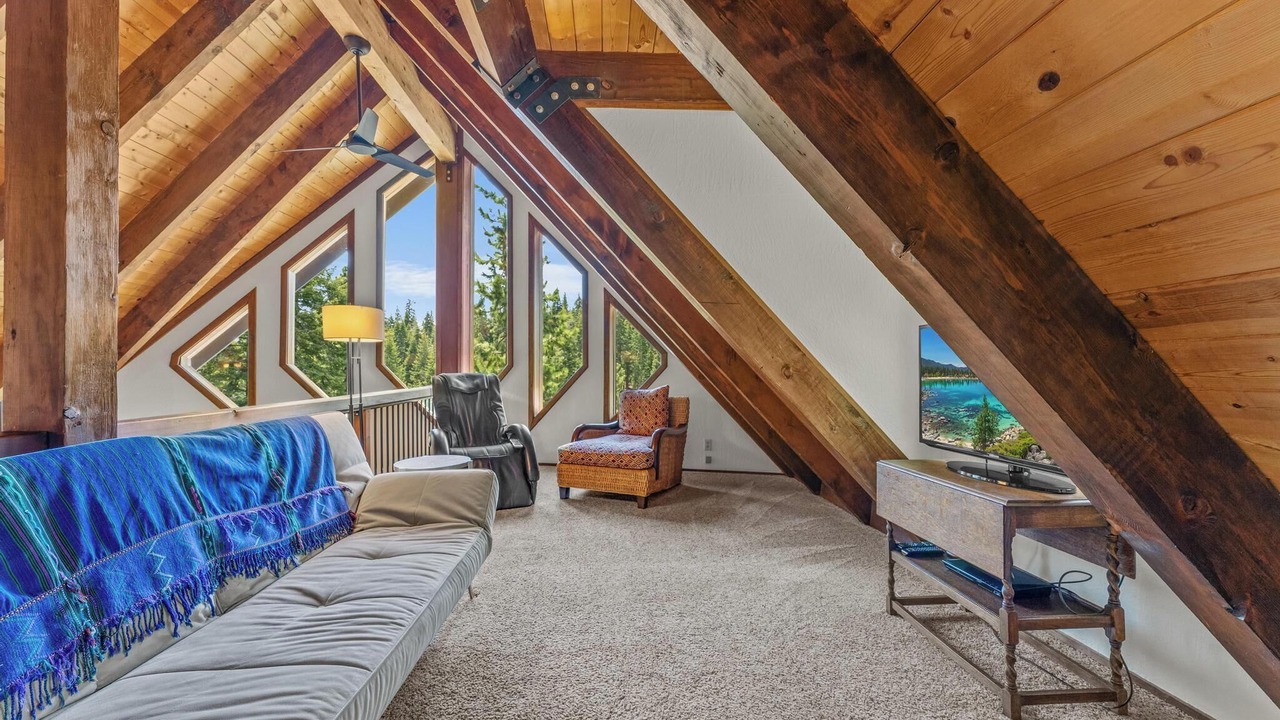 Photo of Livingroom in Kingswood Estates