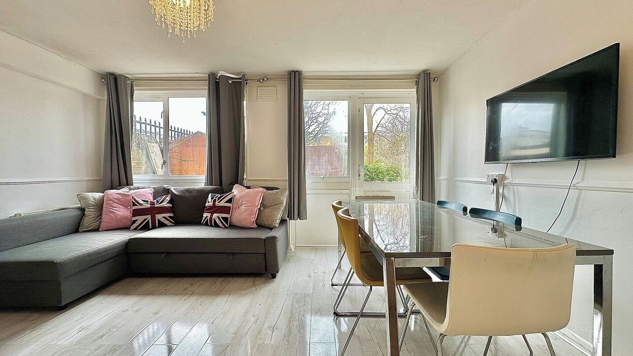 Photo of Livingroom in Stepney Green