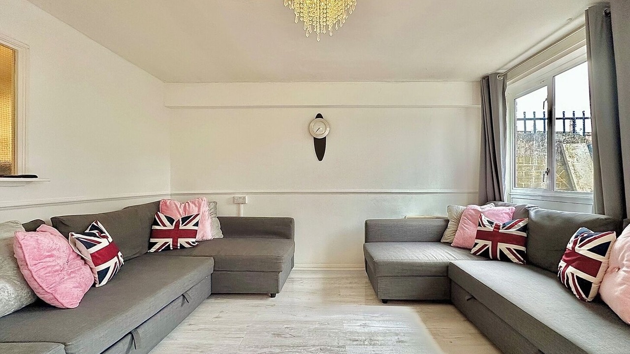 Photo of Livingroom in Stepney Green