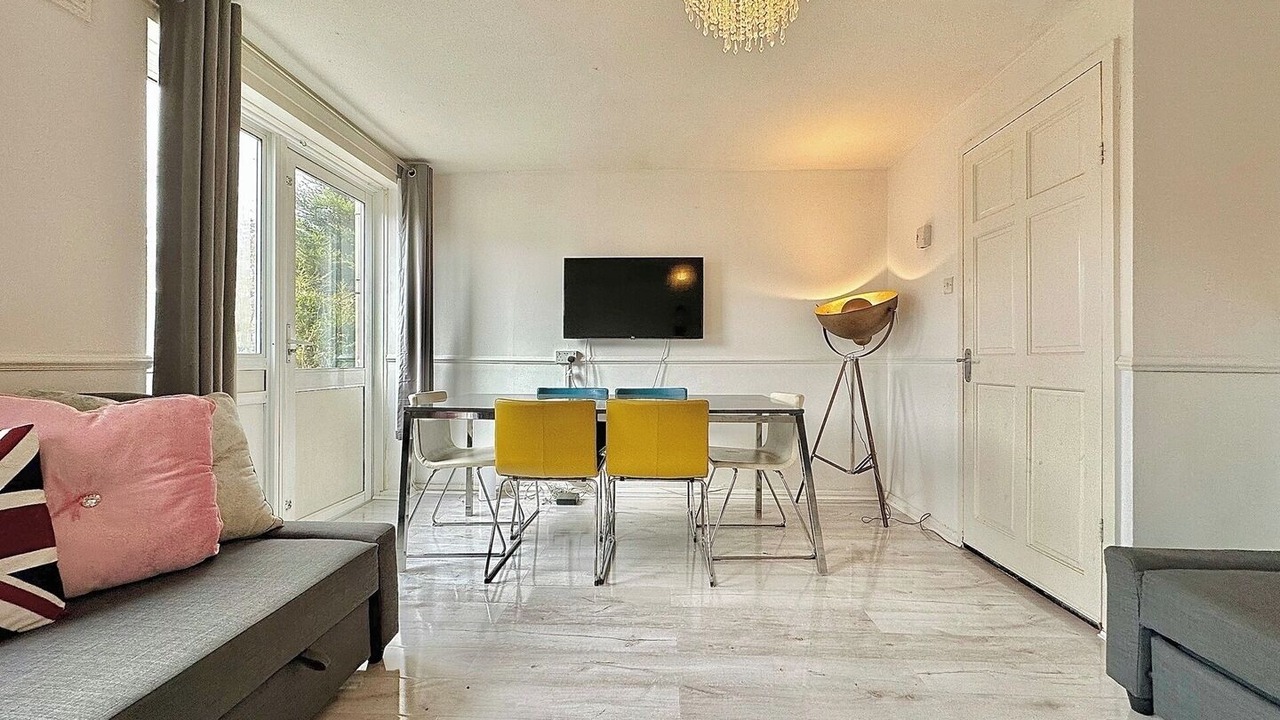 Photo of Livingroom in Stepney Green