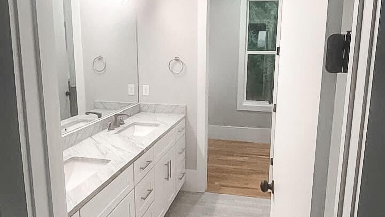 Photo of Others in Silver Point