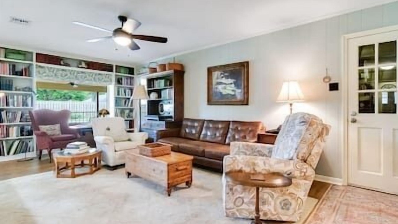 Photo of Livingroom in Lafayette