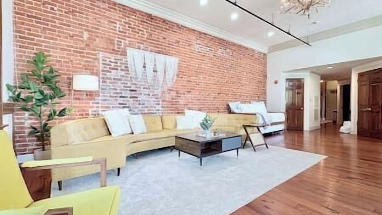 Photo of Livingroom in Downtown
