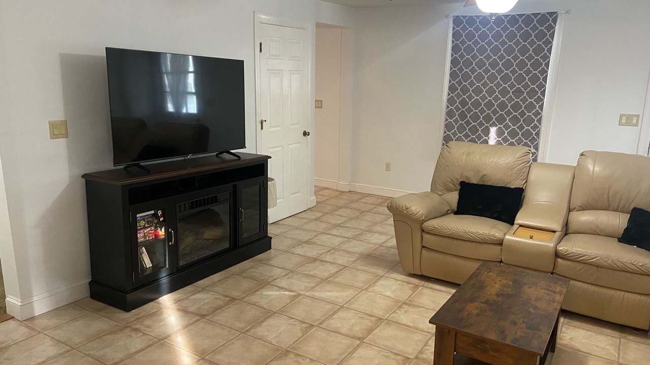 Photo of Livingroom in West Milton