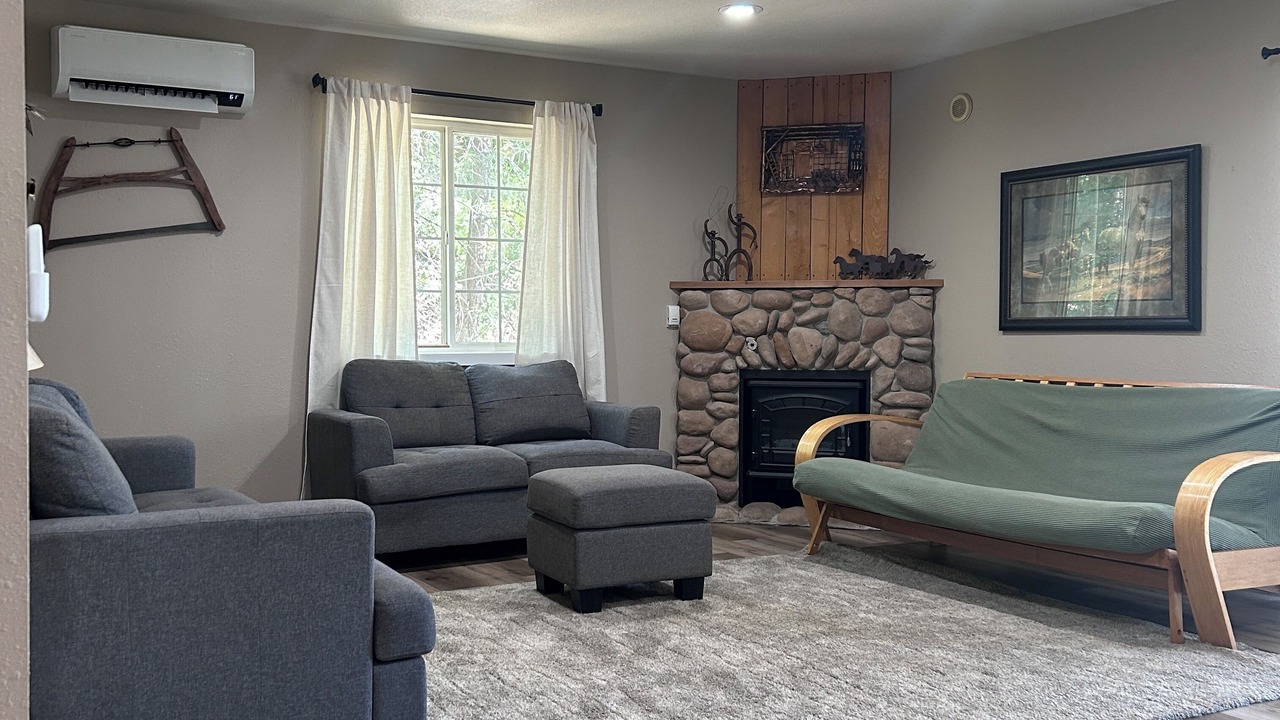 Photo of Livingroom in Loon Lake