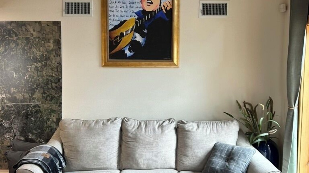 Photo of Livingroom in Iowa City